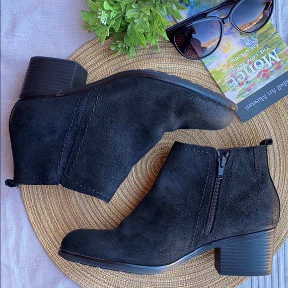 Rockport Shoes - Distressed Suede Leather Ankle  Boots